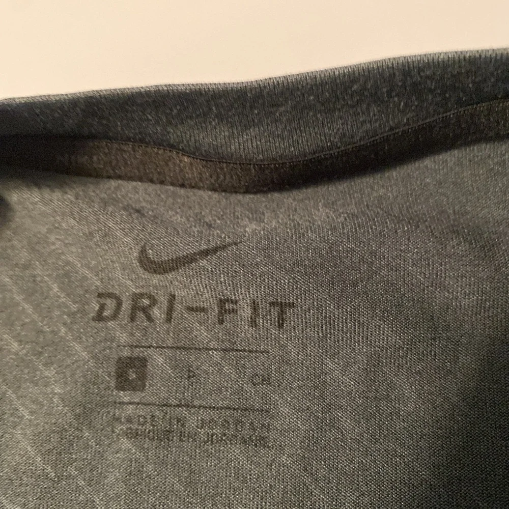 Nike Dri Fit Men's size small‎ Activewear N1